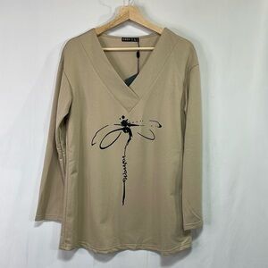 🪥 nwt C.O.Z.Y Tan cotton knit V-neck sweatshirt with flower graphic